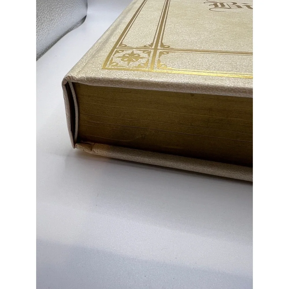 Guiding Light KJV Bible - White - Beautiful - Color Illustrations‎ - White/Gold